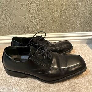 Men’s dress shoes